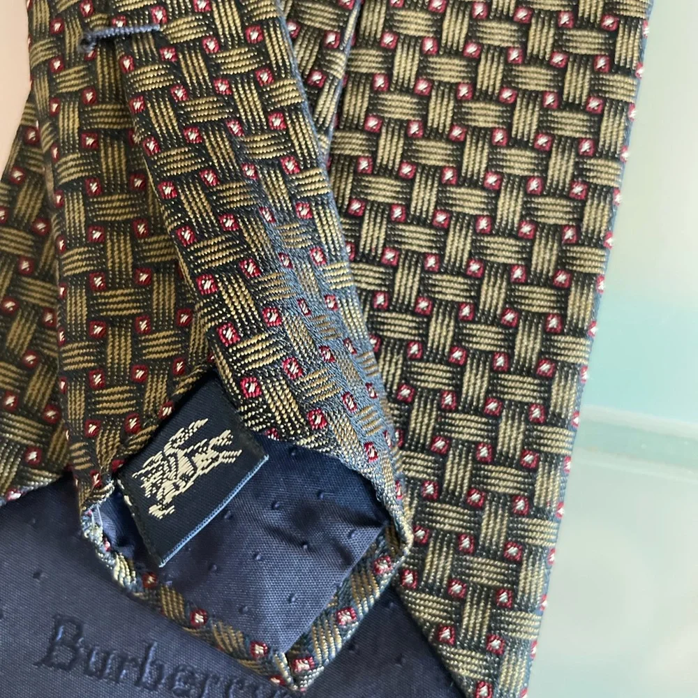Burberry's 100% Silk Vintage Men's Tie